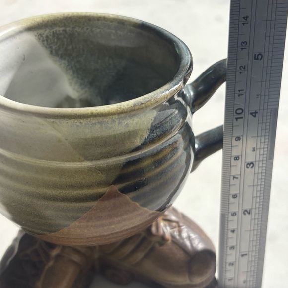 1979 Muddy Waters Pottery ceramic, glazed mug with legs and roller skates - Picture 9 of 10